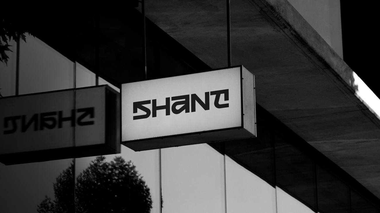 Вывеска студии Shant